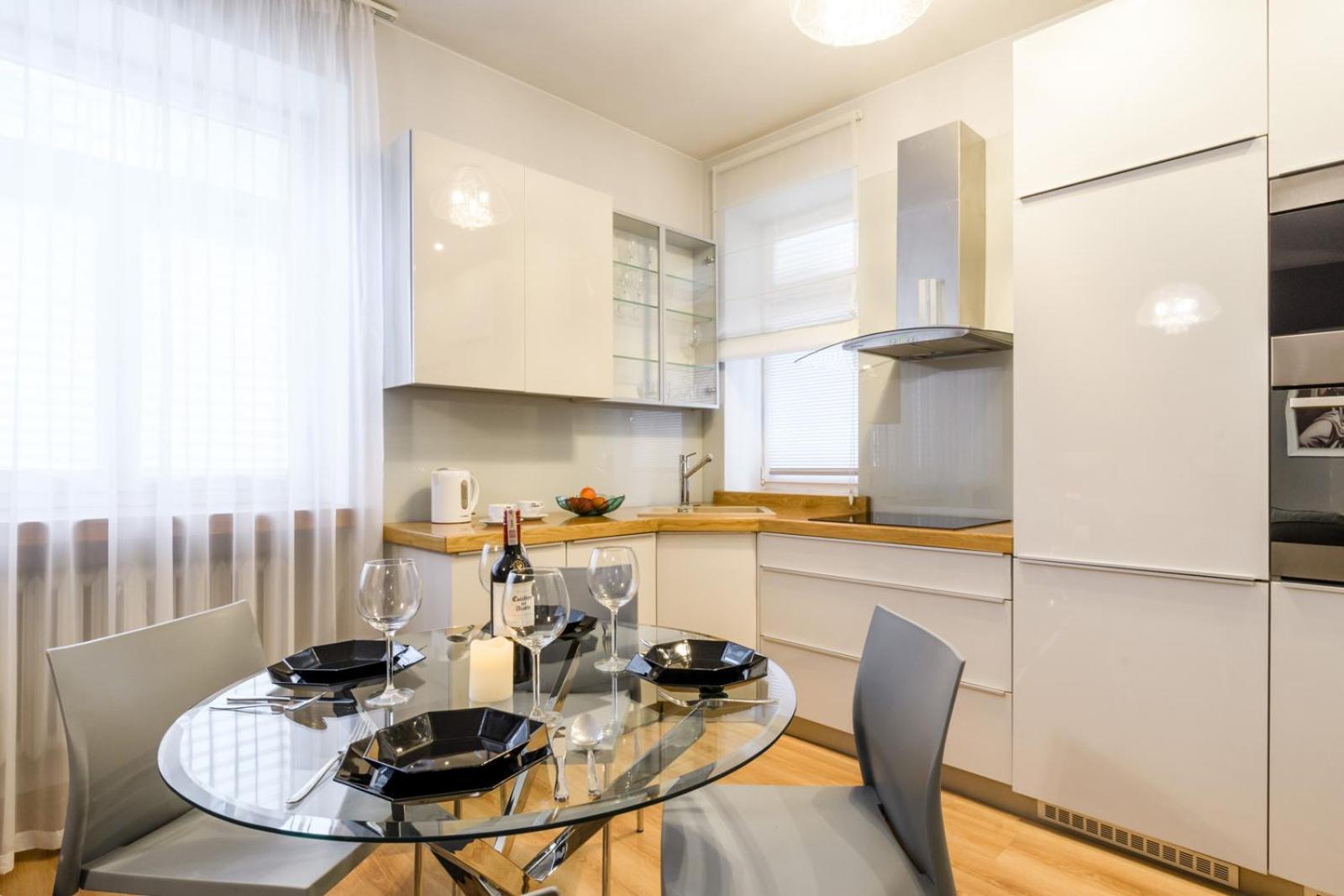 Nr 1 Europa22 Centrum Apartment Old Town Warsaw Stare Miasto Historyczna Kamienica Umiejscowiona W Zabytkowej Czesci Warszawy Obok Parku Multimedialnego I Barbakanu Parking 24H Sniadanie Opcjonaln Breakfast Optional Check In From 14 Pm Parter Ground Esterno foto